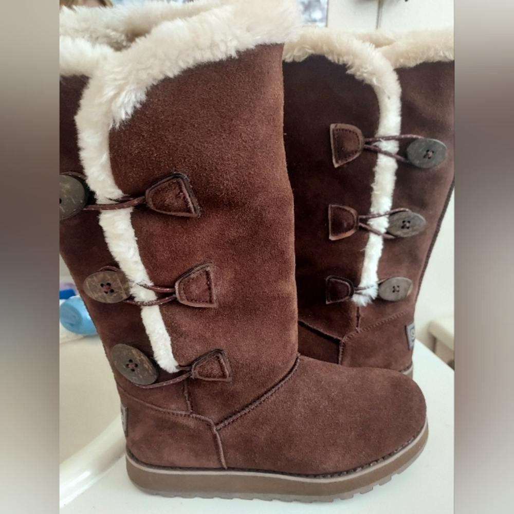 NWT Sketches boots